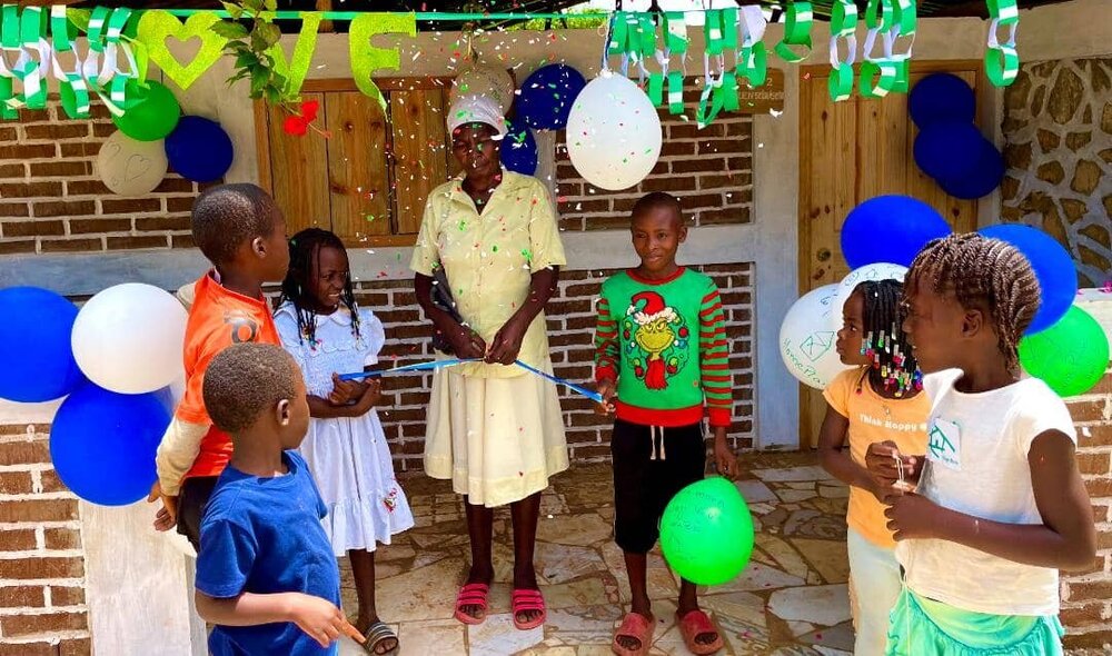 15 eco-bricks huizen opgeleverd in Haïti